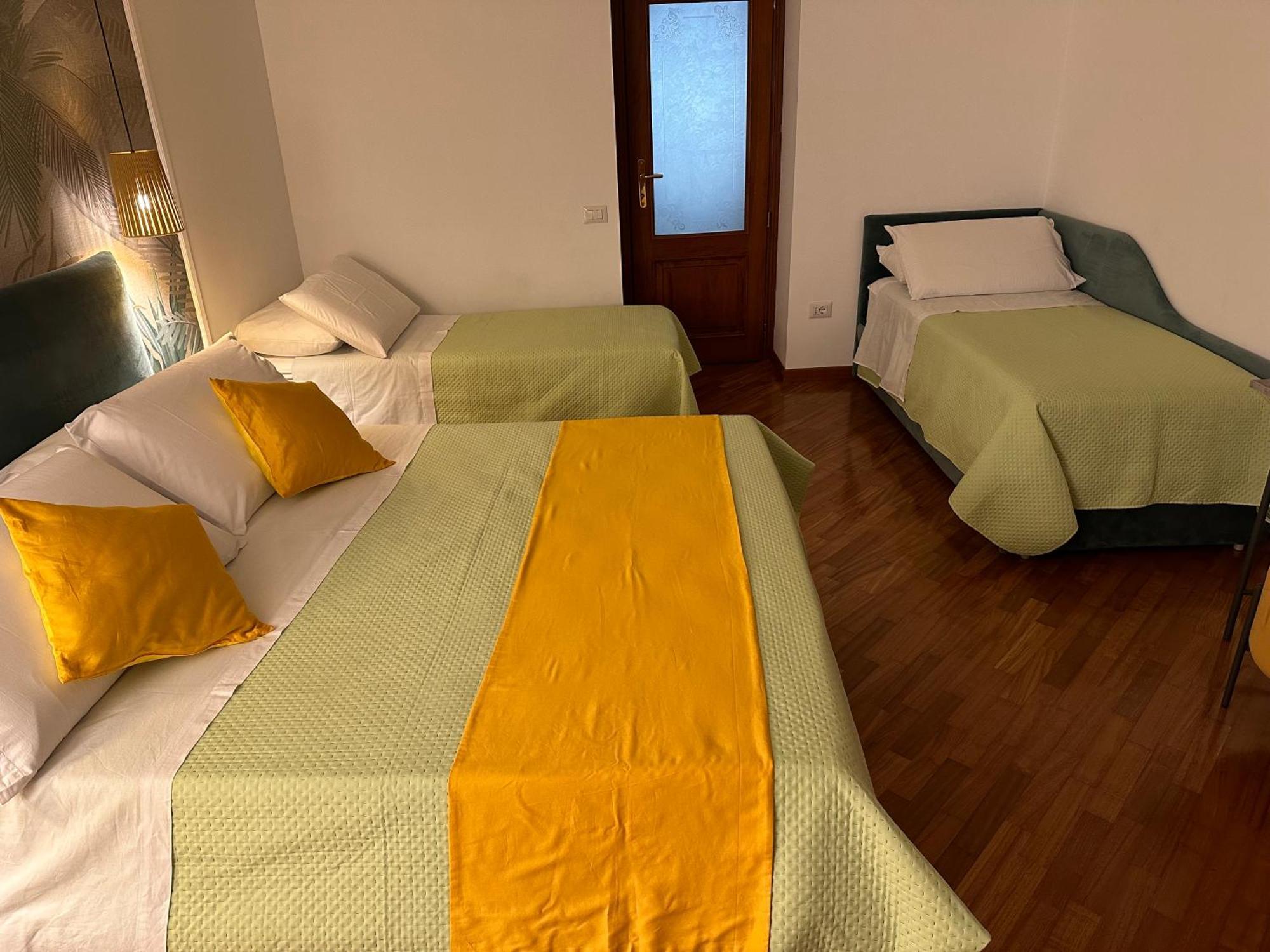 Two Rooms Chiaia 37 Νάπολη Εξωτερικό φωτογραφία
